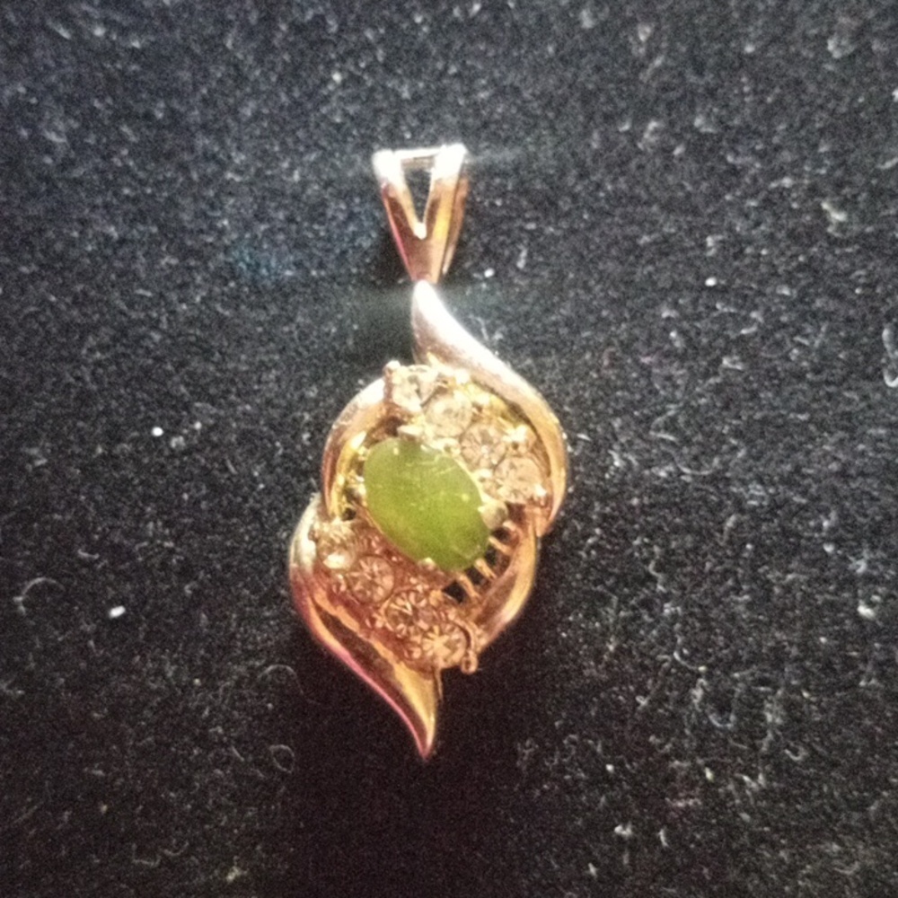 Elegant Gold Tone and Green Pendant With Rhinestones